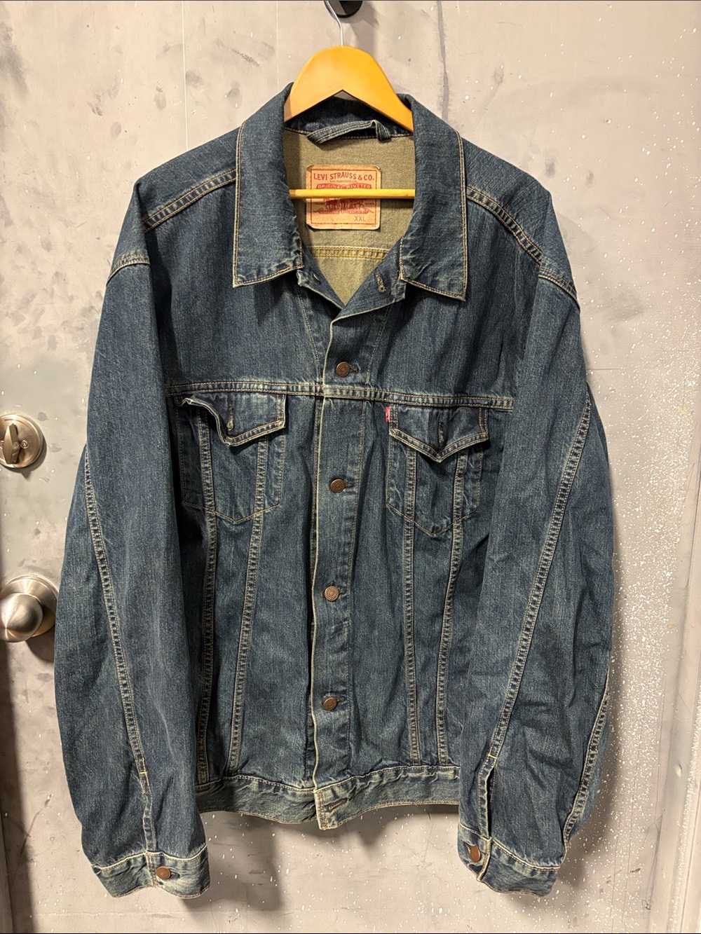 90s Grunge Levi's Men's Dark Blue Denim Jacket made in USA